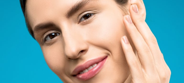 zena se smeje i pita koji hemijski pilinzi​ postoje 