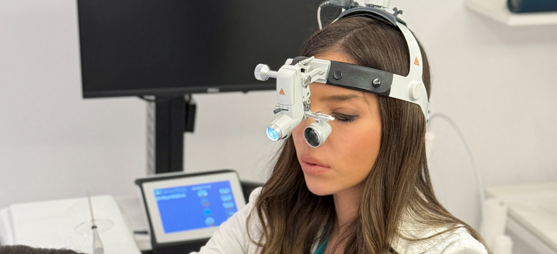 Orl doktor radi pregled