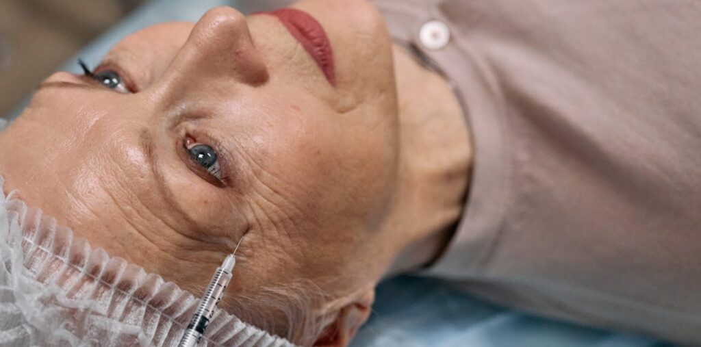 žena na HarmonyCa tretmanu lica