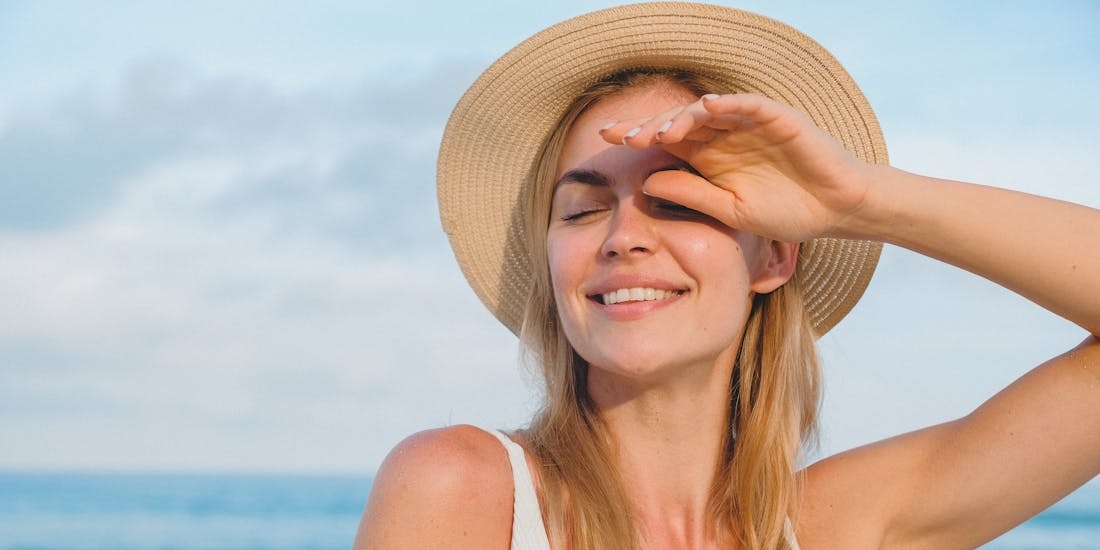 Nasmejana osoba na suncu
