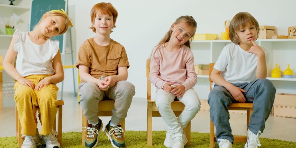 Children are sitting in preschool and displaying behavior that could be symptoms indicating hearing loss.