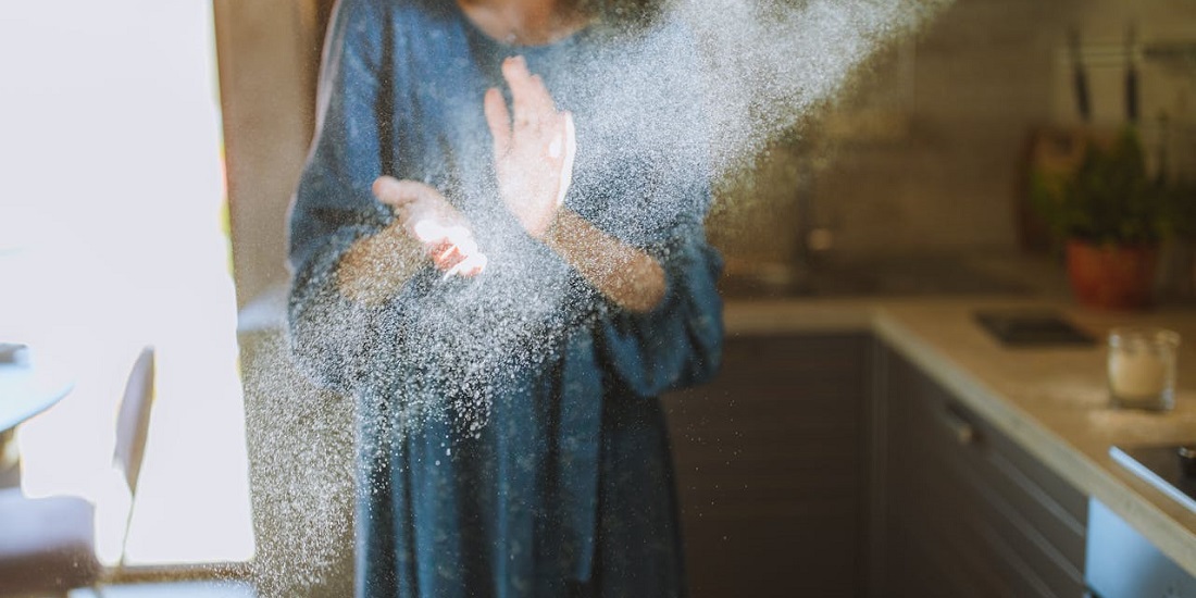 Частицы пыли на кухне