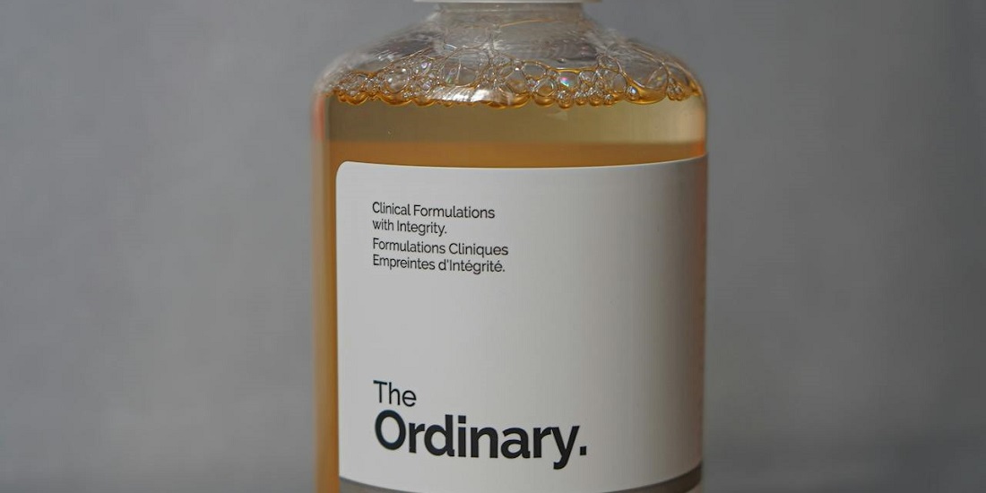 Tonik za lice koji pomaže kombinovati kozmetičke proizvode bez iritacije