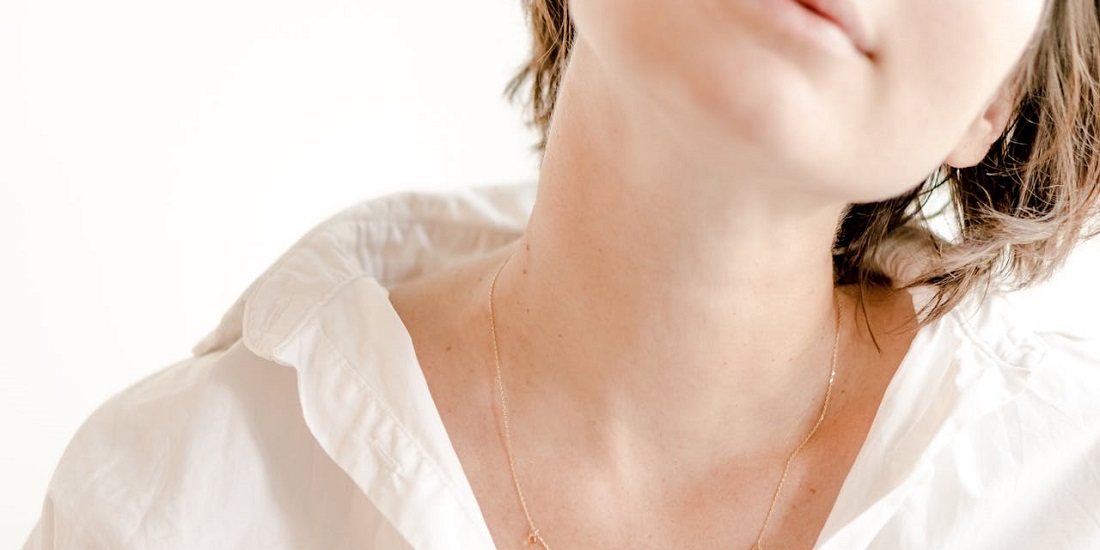 devojka koja ima uvećane limfne žlezde na vratu