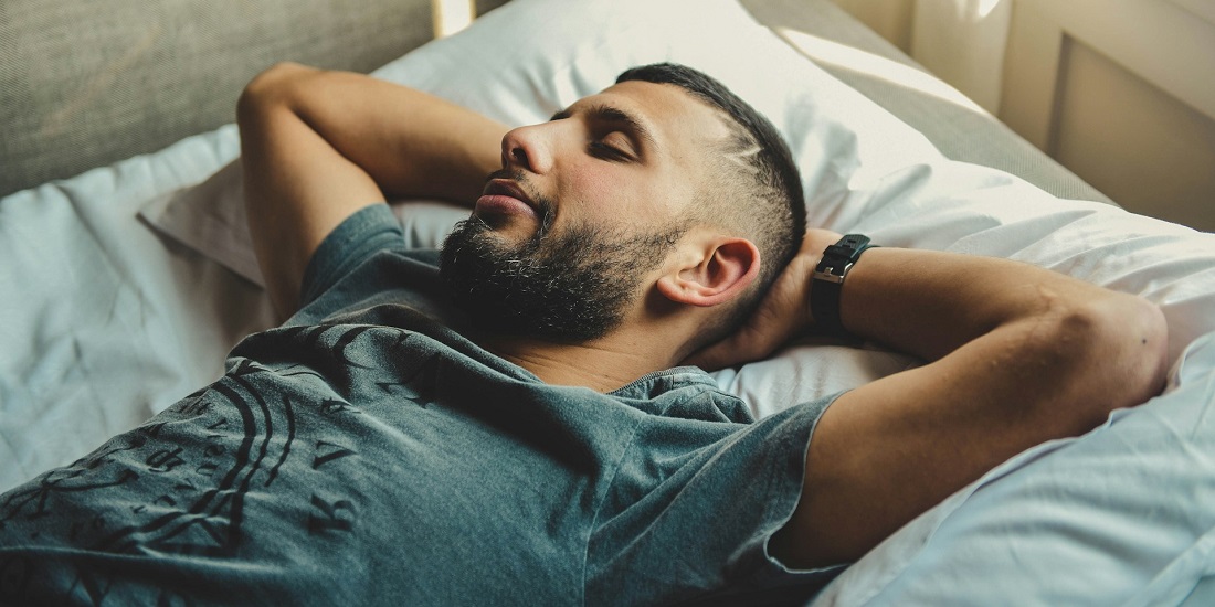 Položaj u snu utiče na zdravlje disajnih puteva muškaraca
