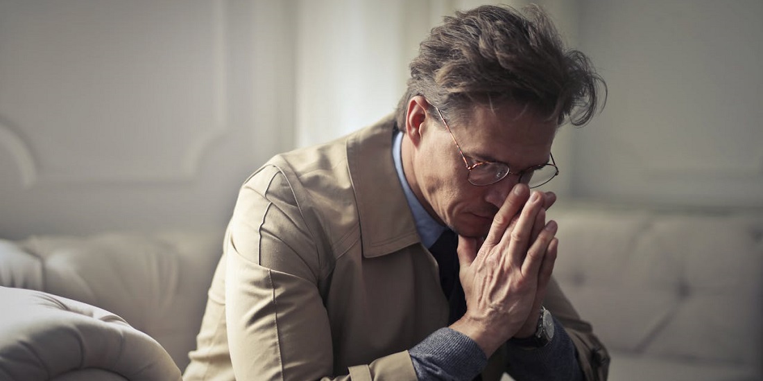 čovek kome loše držanje tela utiče na otežano disanje