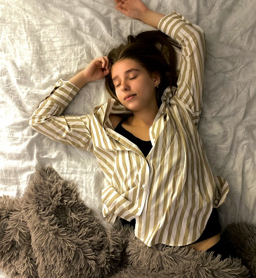 Položaj u snu utiče na zdravlje disajnih puteva kod mlade žene