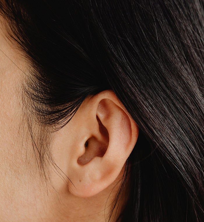 Blizak pogled na uvo pre specijalističkog tretmana