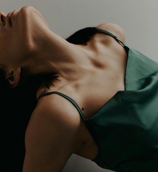 Žena u zelenoj haljini